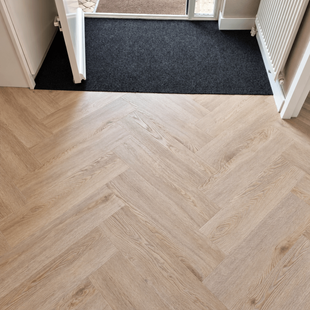 Moduleo Roots Herringbone 86237 Galtymore Oak, за м2