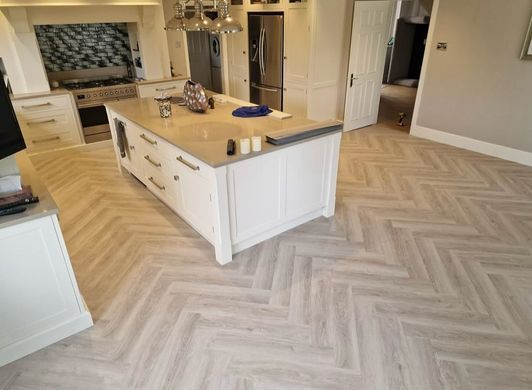 Invictus Maximus Herringbone Divine Oak Pure, за м2