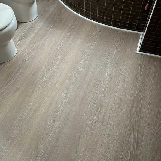 Ламинат Quick Step Majestic 3555 Дуб Долина Світло Коричневий