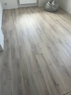 Haro Tritty 100 Oak Emilia Velvet Grey, за м2