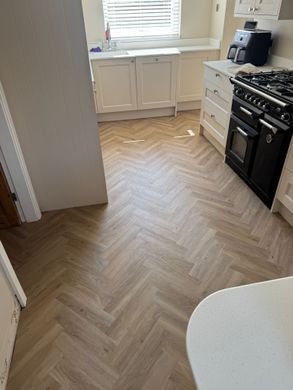 Invictus Maximus Herringbone DB Divine Oak Cookie, за м2